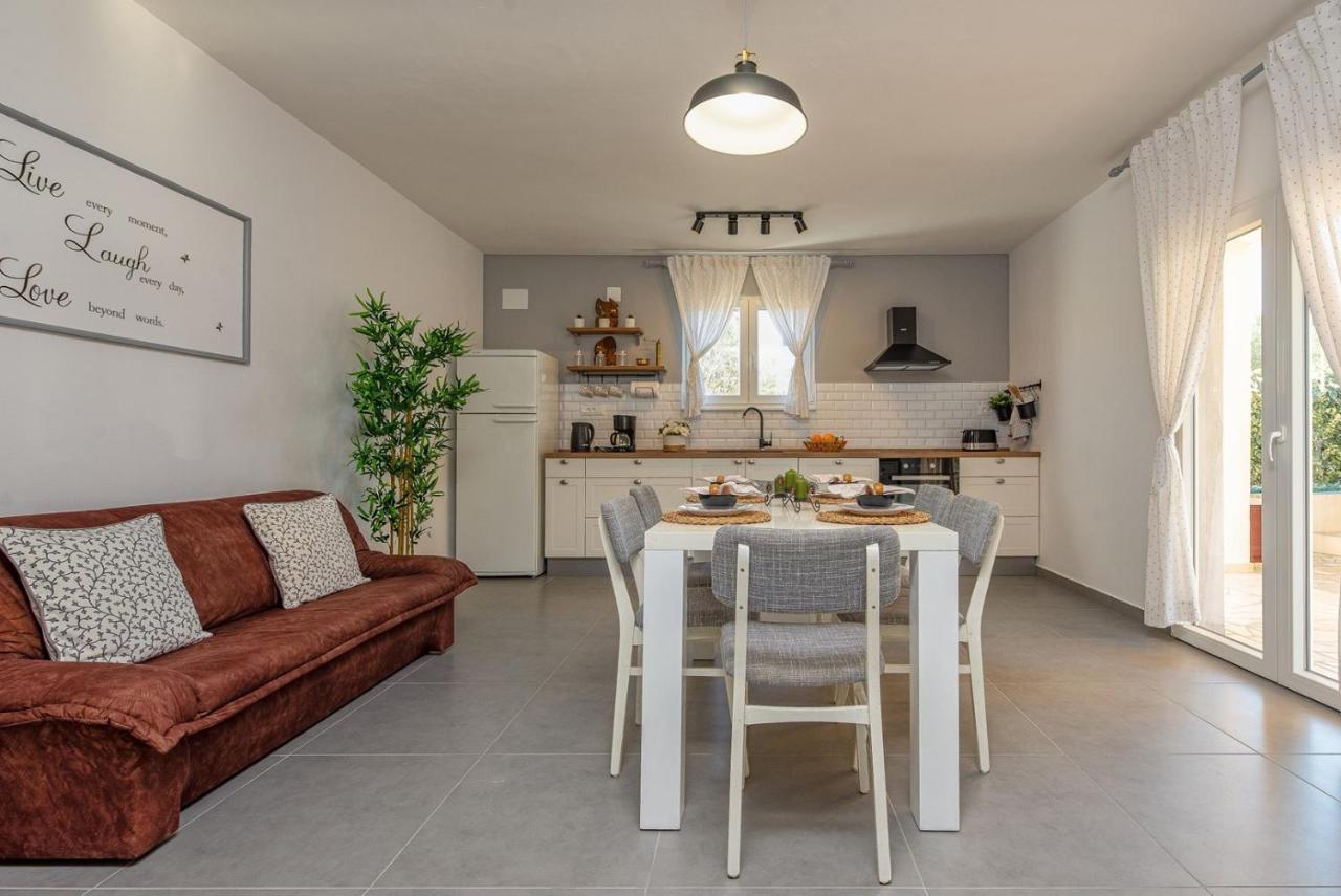 Apartment Bo&Dy With Private Pool Rogoznica  Exterior foto